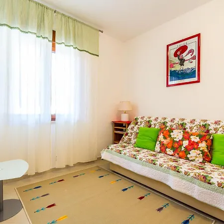 Spacious With Covered Terrace Apartamento