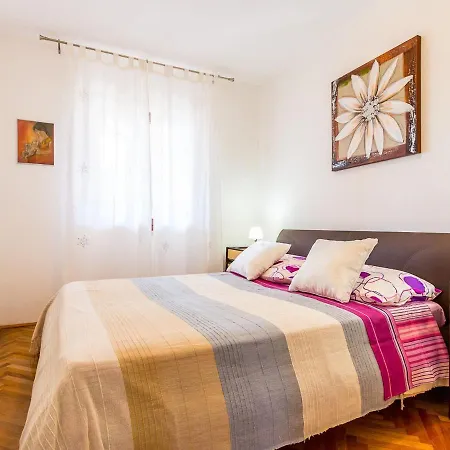 Apartment Spacious With Covered Terrace *