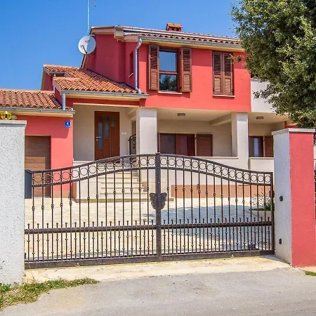 Spacious With Covered Terrace *