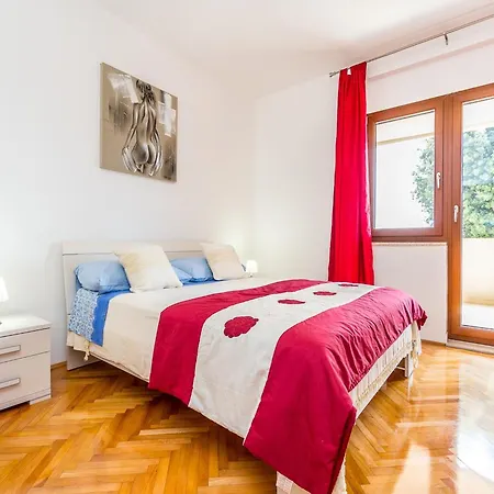 Spacious With Covered Terrace Apartment *